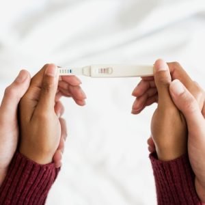 woman-holding-positive-pregnancy-test_53876-7275 Best Fertility Specialist in Patna
